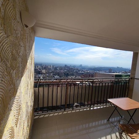 Flat With Balcony On Cascade Apartamento Erevan Exterior foto