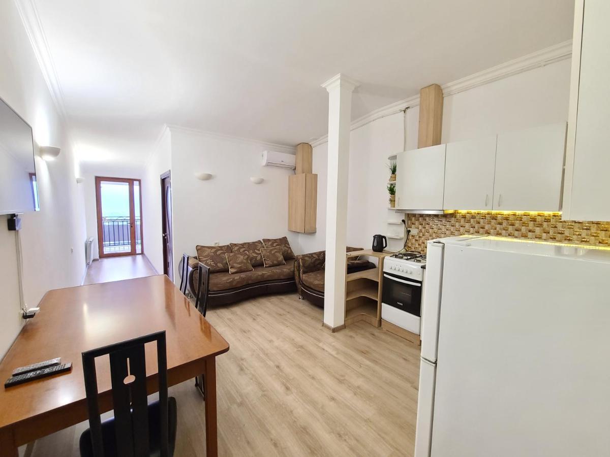 Flat With Balcony On Cascade Apartamento Erevan Exterior foto