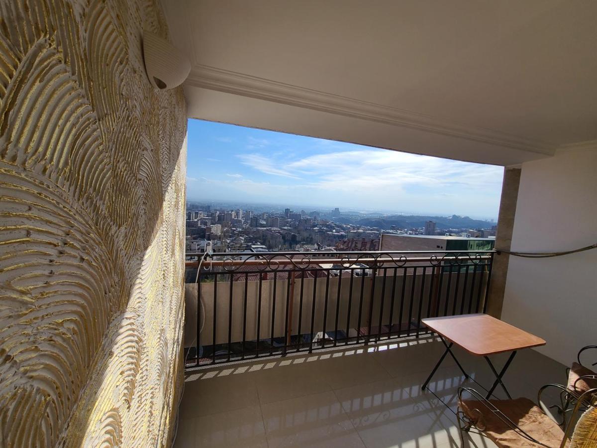 Flat With Balcony On Cascade Apartamento Erevan Exterior foto